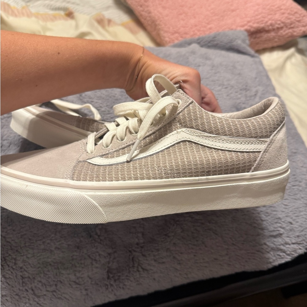 Vans Women's Beige and White Sneakers